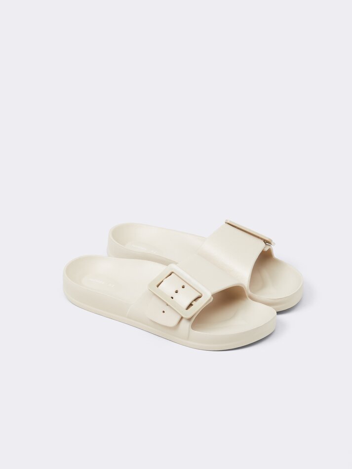 Sandália com fivela - Branco-creme