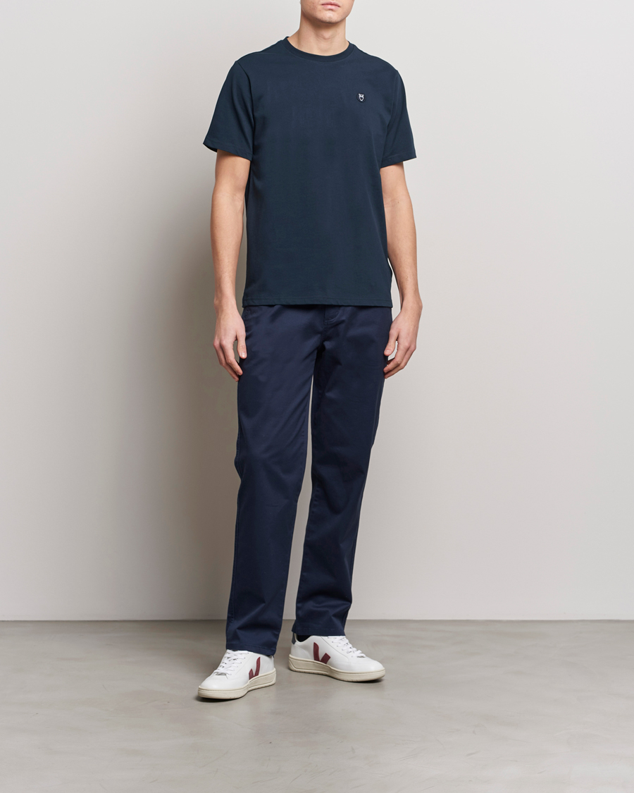 KnowledgeCotton Apparel Loke Badge T-Shirt Total Eclipse