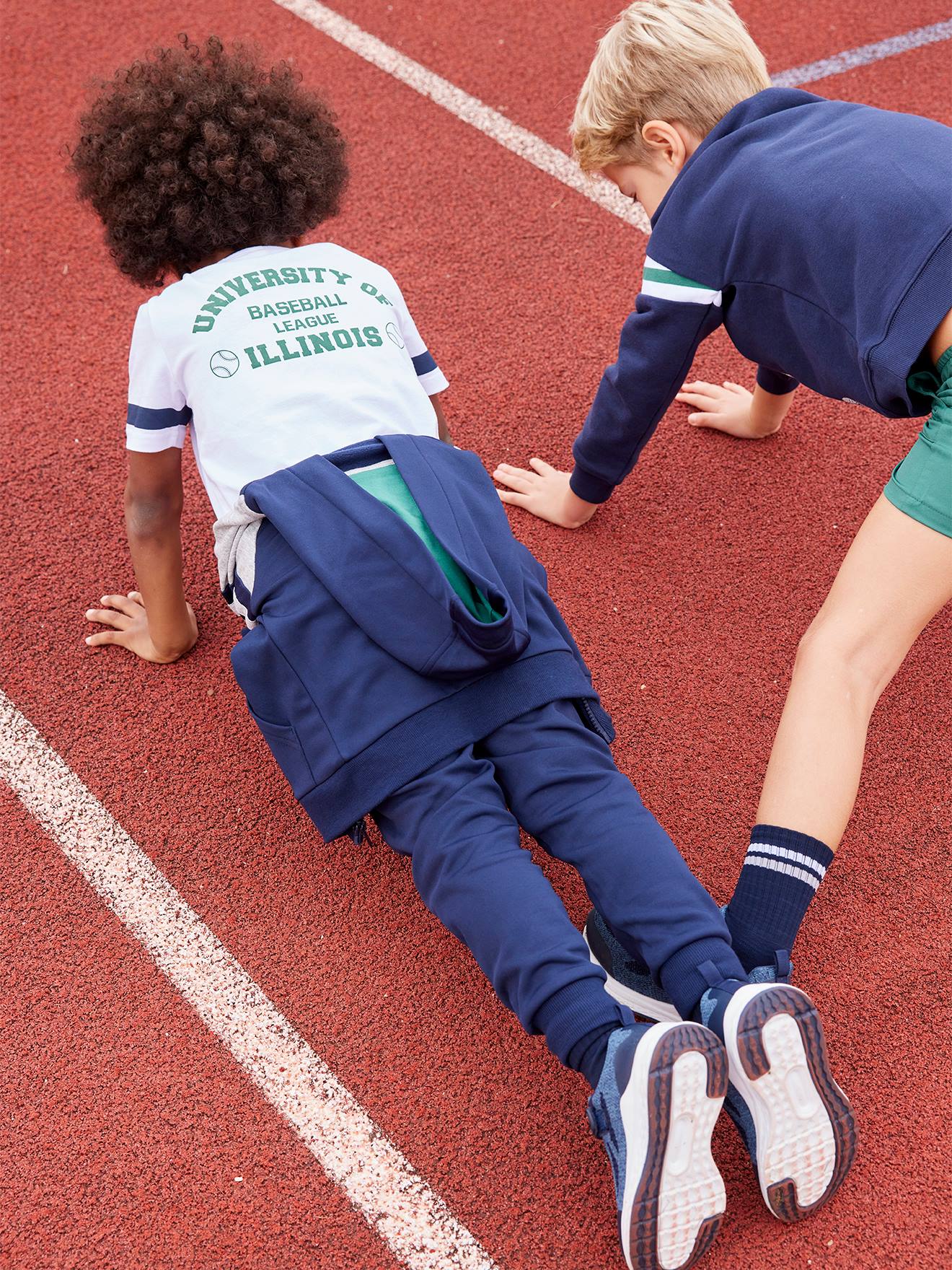 Camiseta esportiva de beisebol para meninos, branca lisa com estampas.