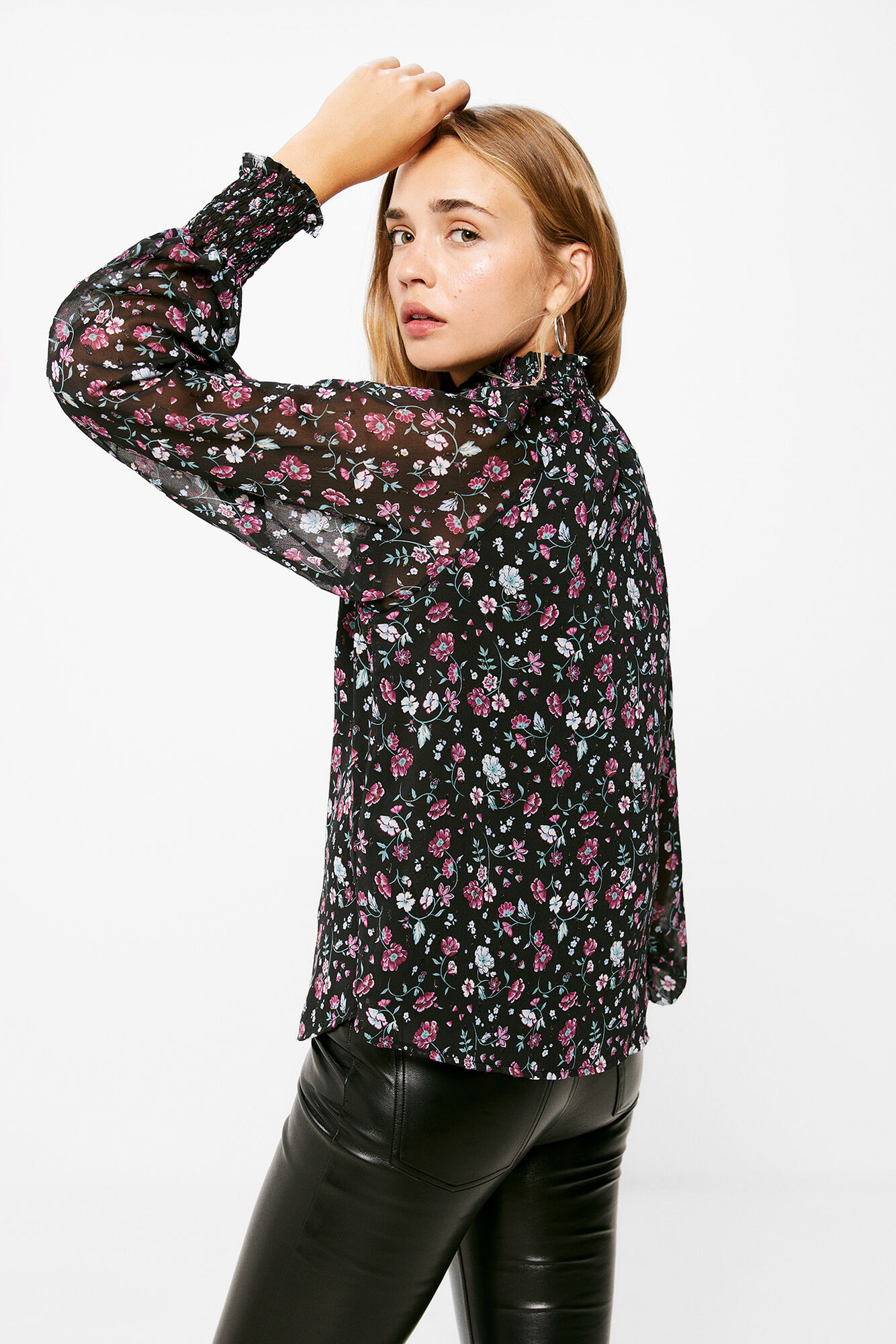 Blusa com estampa de abelhas para meninos