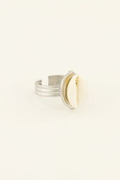 Driedubbele ring met schelp