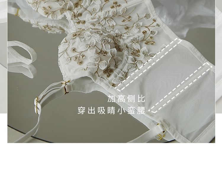 Nabla - Set: Bustier met bloemenborduursel + slipje