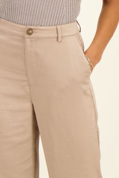 Beige pantalon satijn look