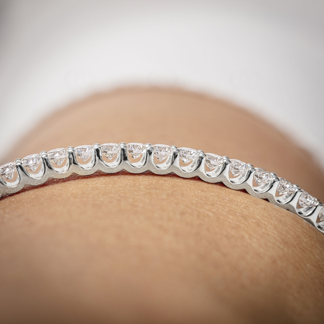 3.00 Karat Diamantarmreif oval 750/18 K Weissgold