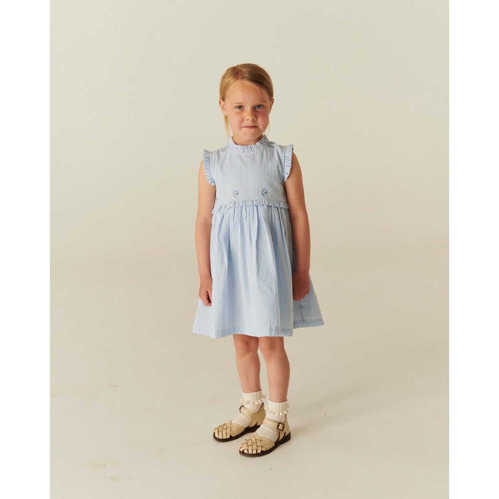 Køb COPENHAGEN COLORS Sky Blue W Cream Stripe Seersucker Kjole W. Ruffles Og Emb.