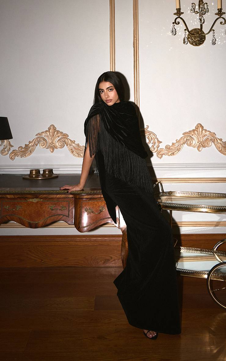 Noir Robe Longue En Velours À Col Montant Extrême Et Détails Froncés
