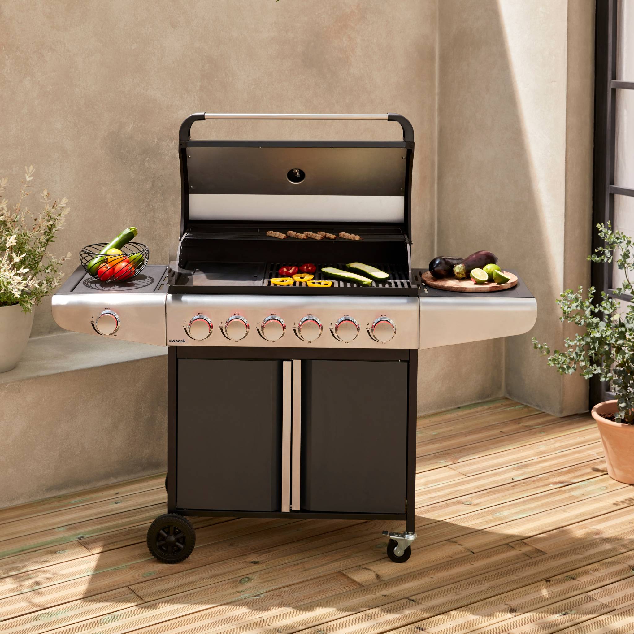Barbecue au gaz - gris anthracite - cuisine extérieure 7 brûleurs dont 1 feu latéral avec tablettes et thermomètre. Rangement.