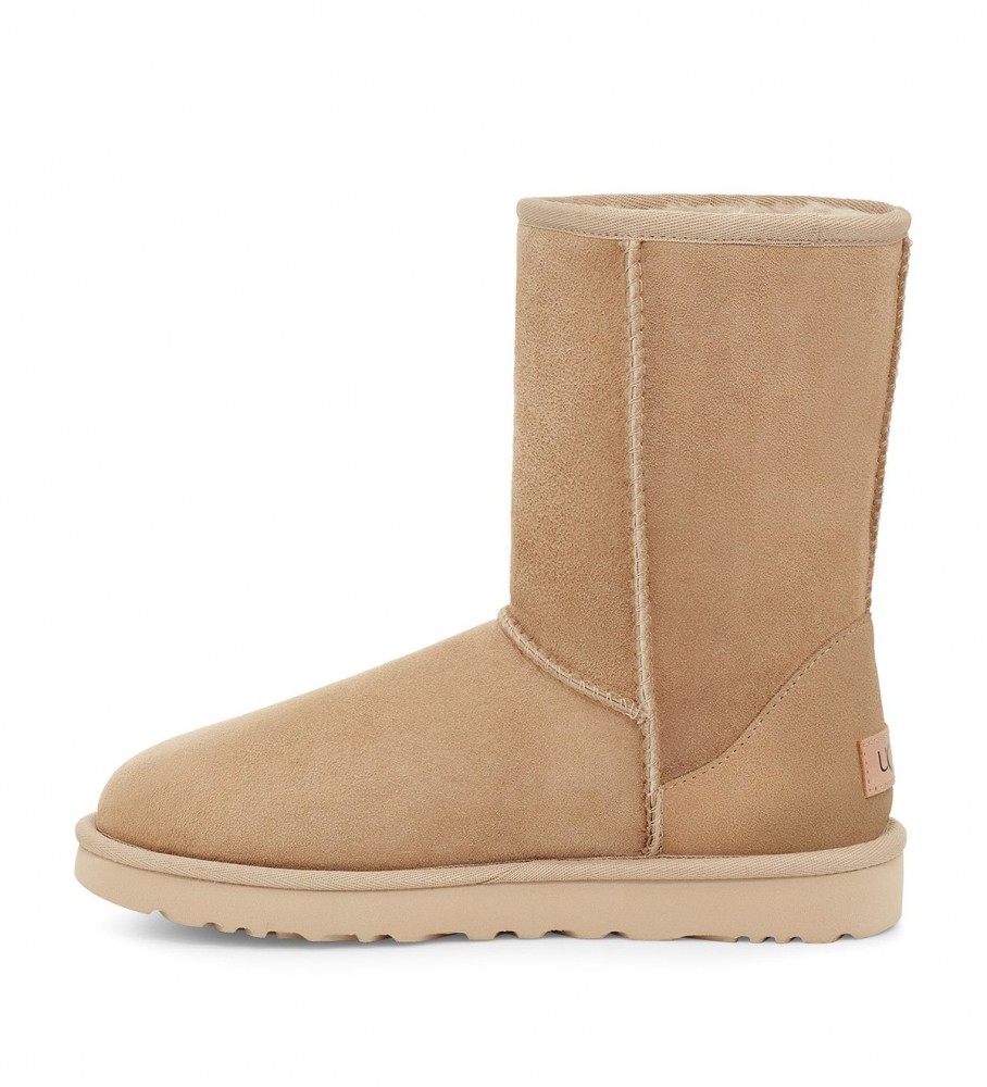 Botas UGG W Classic Short II em couro marrom
