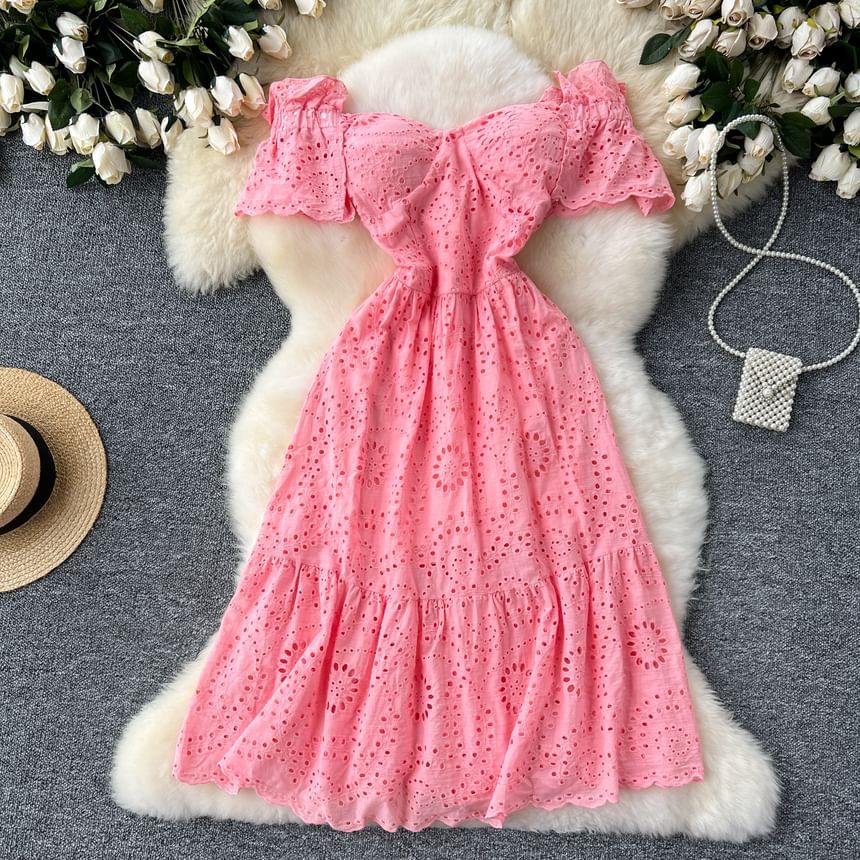 Lucuna - A-lijn maxi-jurk met korte mouwen en off-shoulder, effen borduursel en oogjes