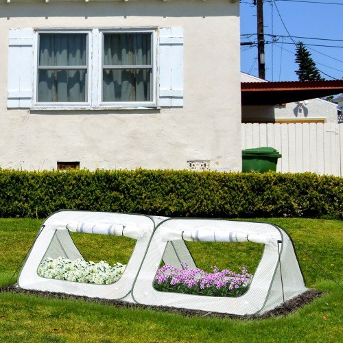 Estufa branca para jardim, ideal para o cultivo de plantas e flores.