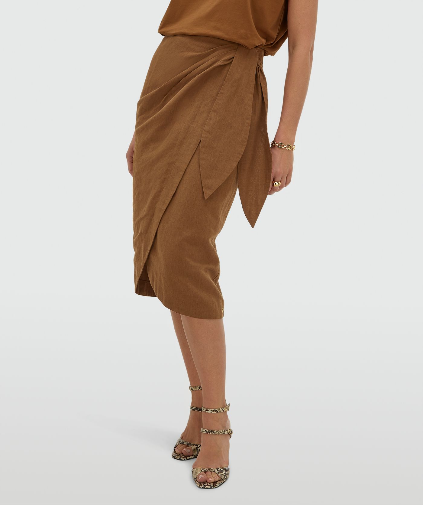 JV-NIJRA overslagrok met striksluiting - mocha brown