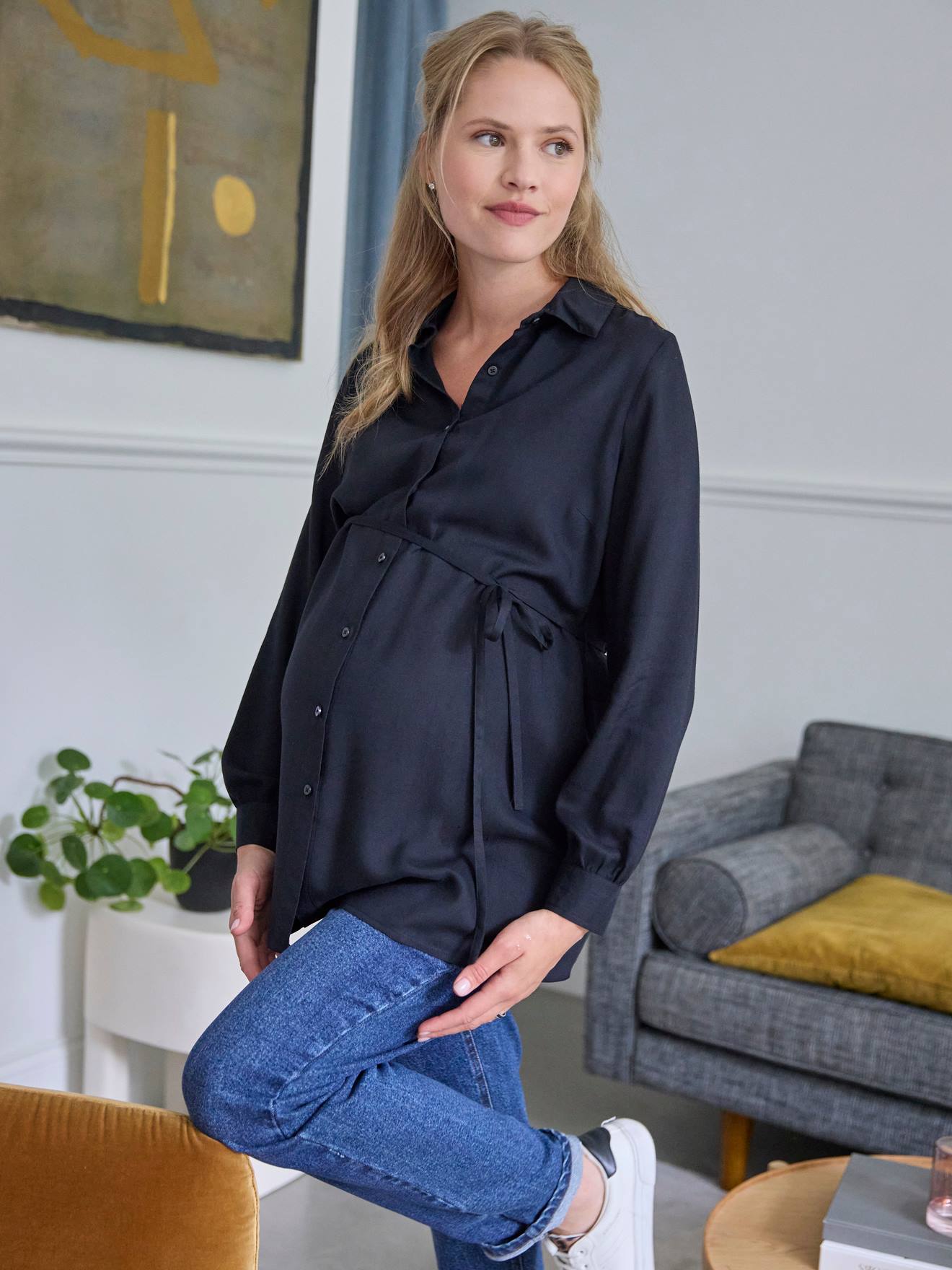 camisa preta de maternidade e amamentação