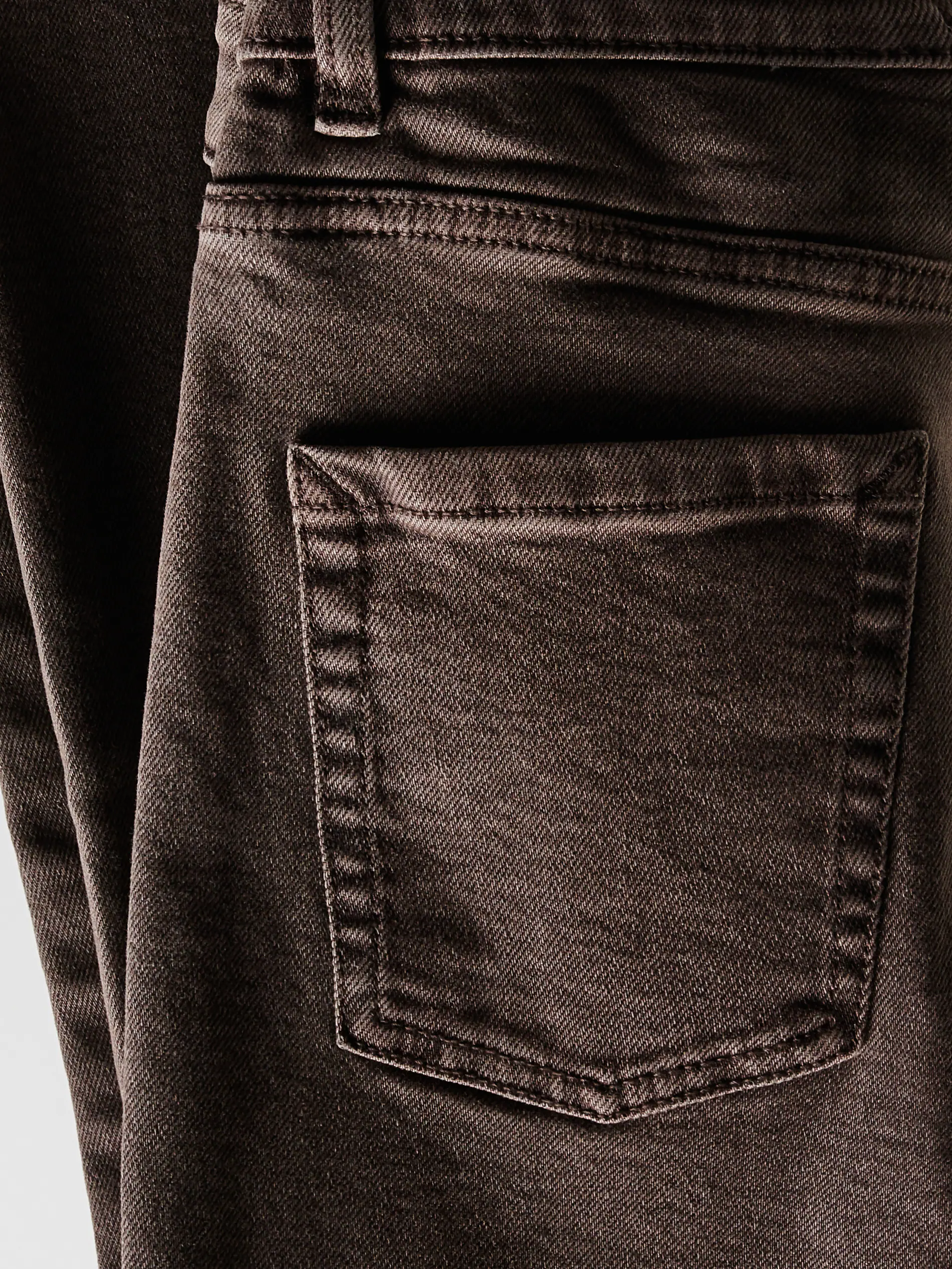 Flare-Jeans mit kürzerem Bein