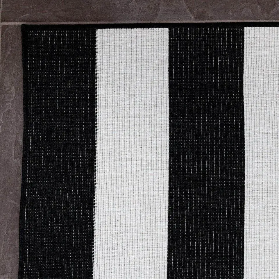 Interieur05 Buitenkleed Stripes zwart/wit dubbelzijdig - 290 x 200 cm