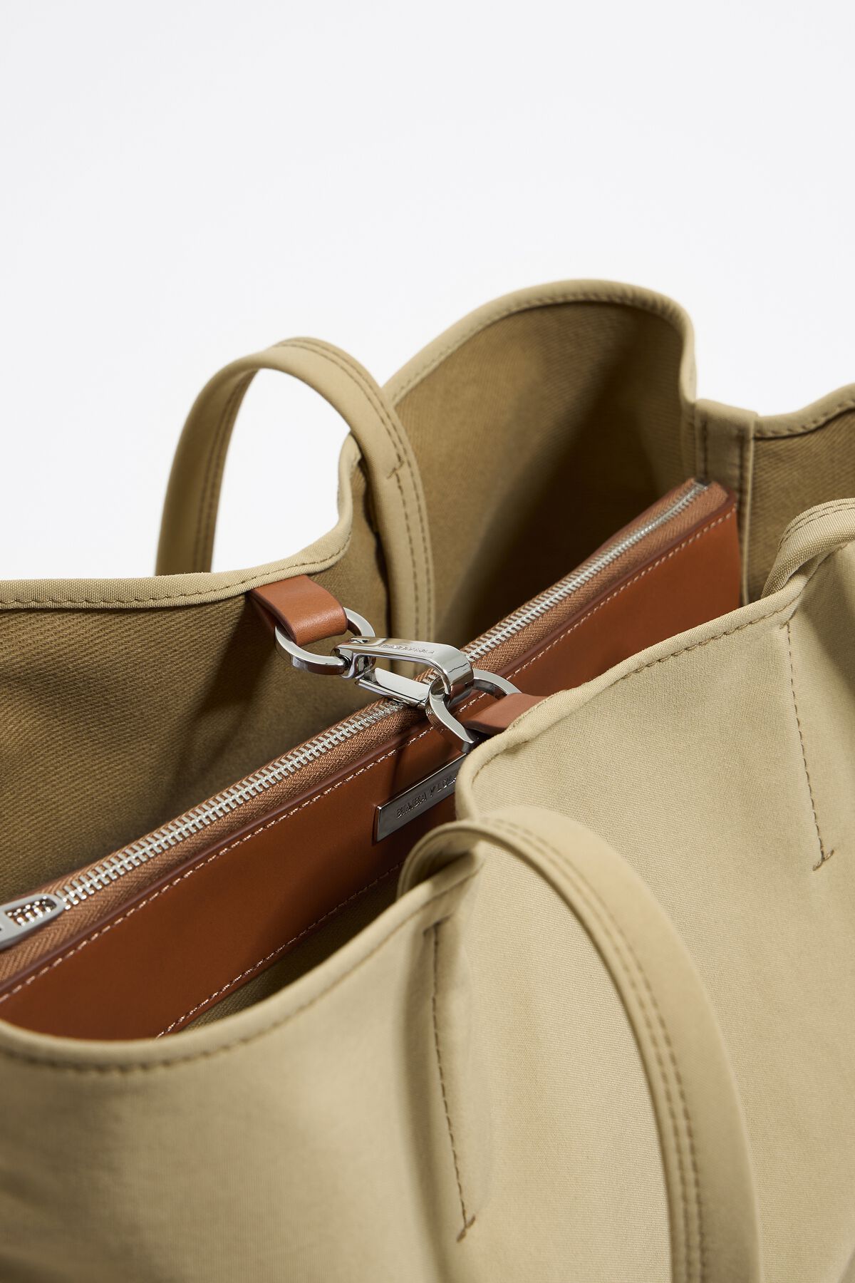 Bolsa grande para compras com estampa de Chihuahua em gabardine natural.