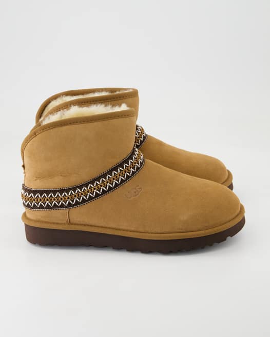 UGG Classic Mini Crescent Winterschuhe in Beige