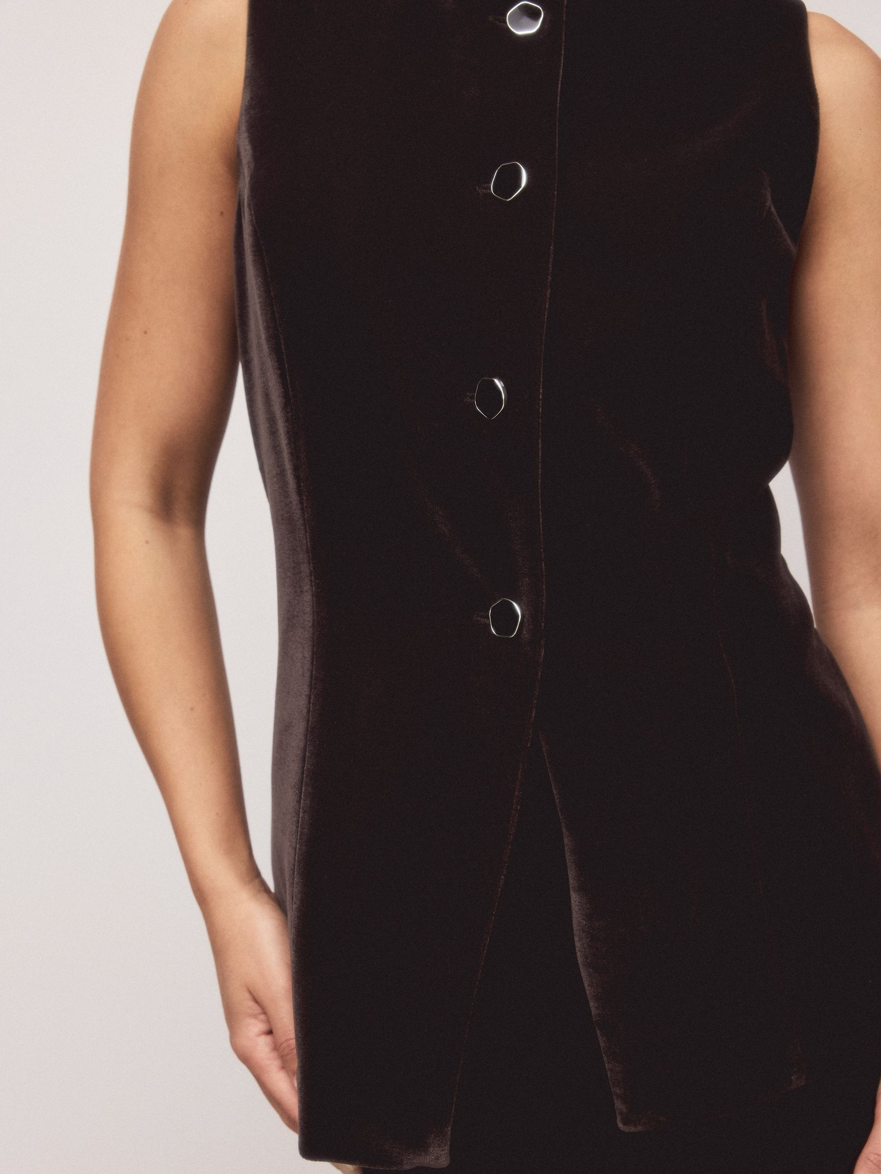 Chocoladebruin - Velvet Crew Neck Button Through Waistcoat
