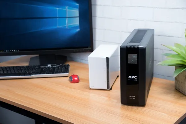 APC Back-UPS Pro BR1600MI - UPS - AC 230 V - 960 Watt - 1600 VA - USB - output-stikforbindelser: 8 - sort