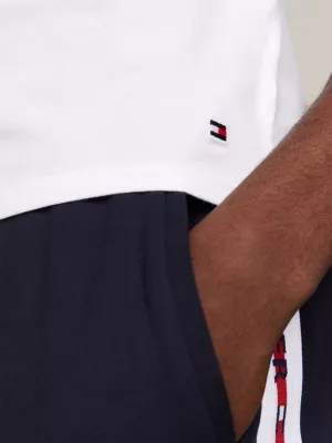 Pacote com 3 camisetas essenciais premium com elastano