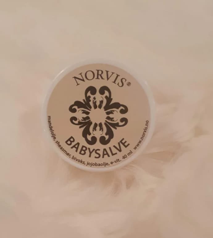 Norvis Babysalve<br>Den Ultimate Pleien for Babyens Sarte Hud!