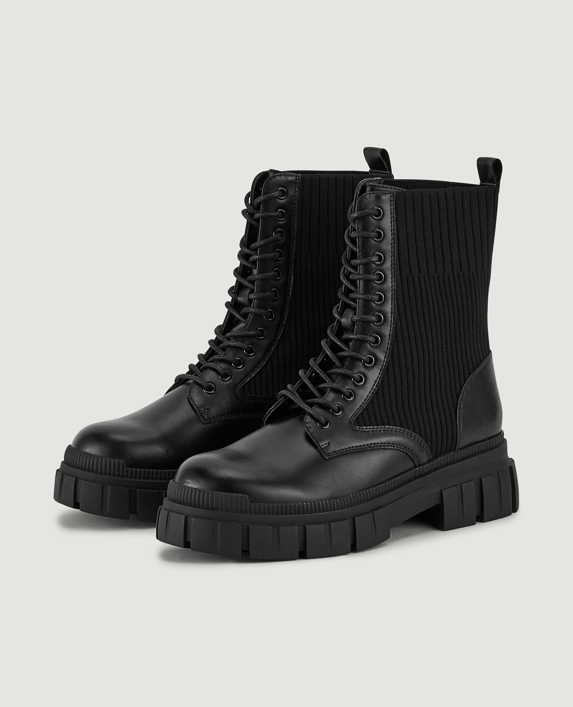 Boots à lacets semelles crantées - Noir