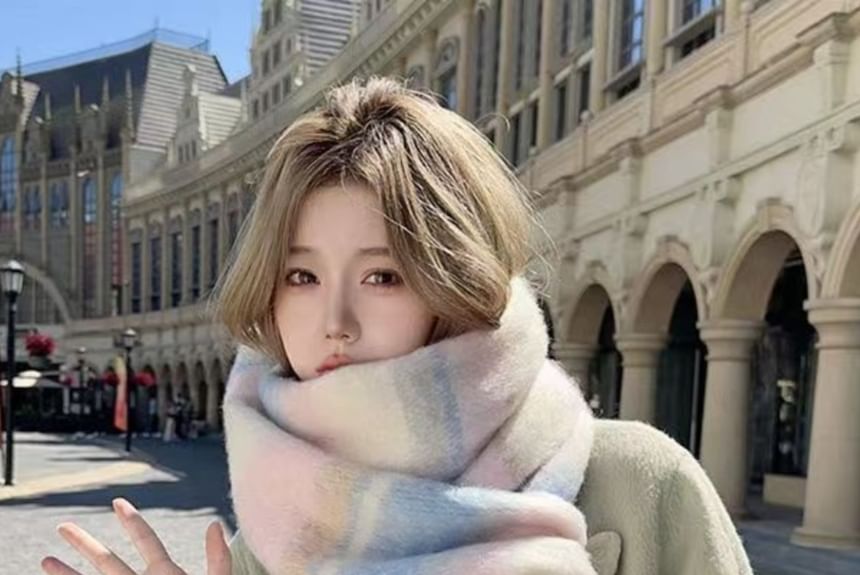 Hyeeun - Geruite Mohair Sjaal met Franjes
