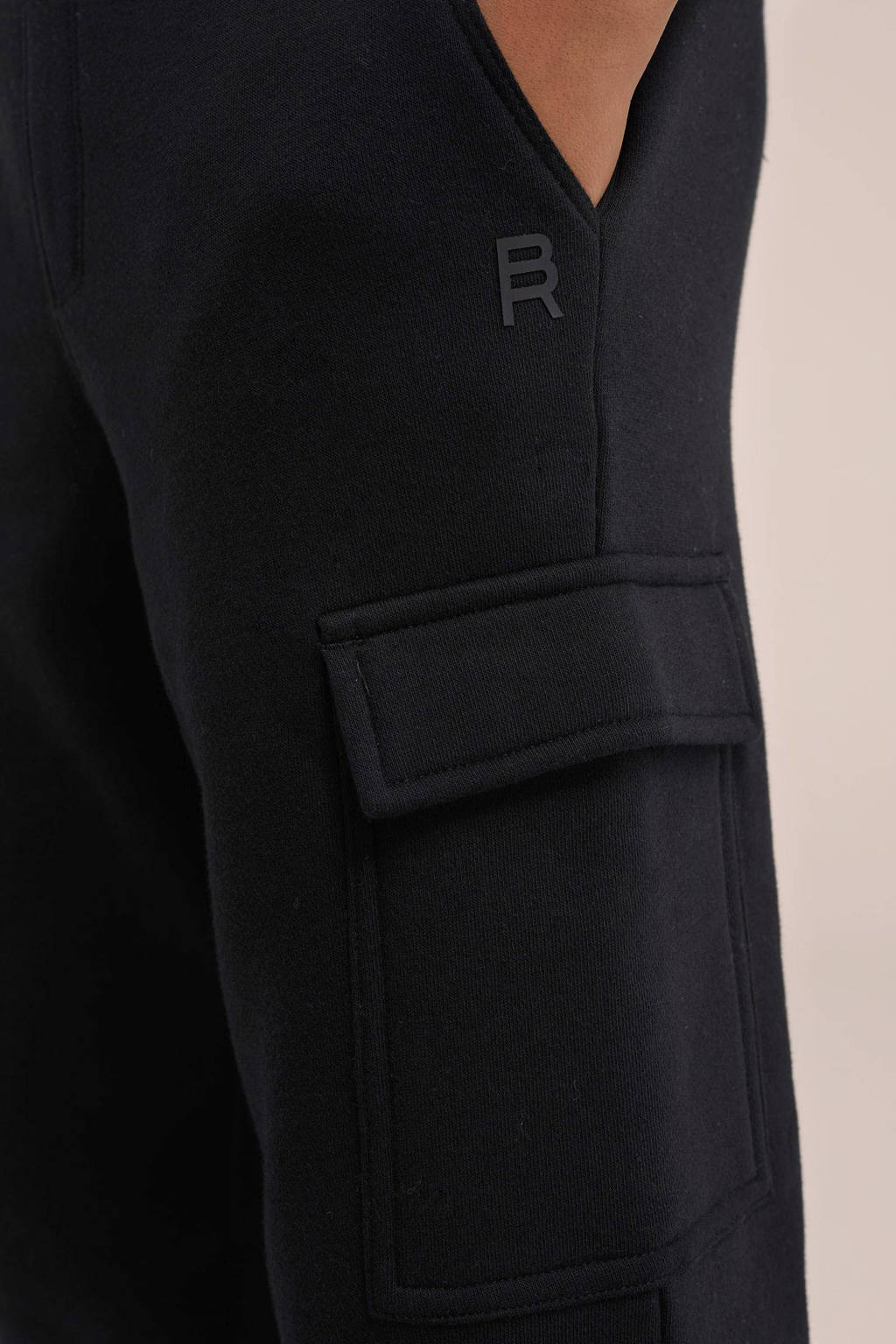 Geen slim fit, zeker niet na het wassen/dragenslim fit joggingbroek black uni