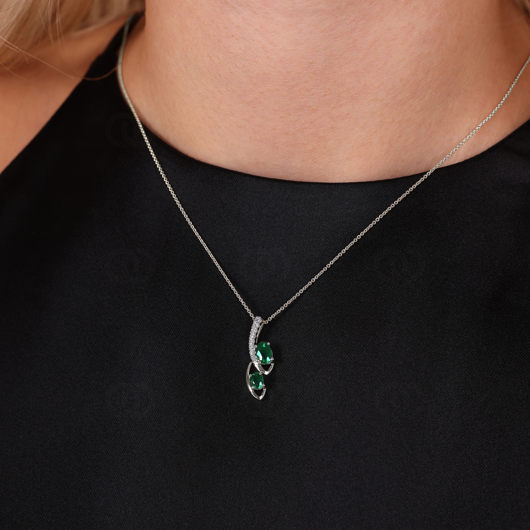 Anhänger 750/18 K Weissgold mit Smaragden & Diamanten 0.06 ct H/si
