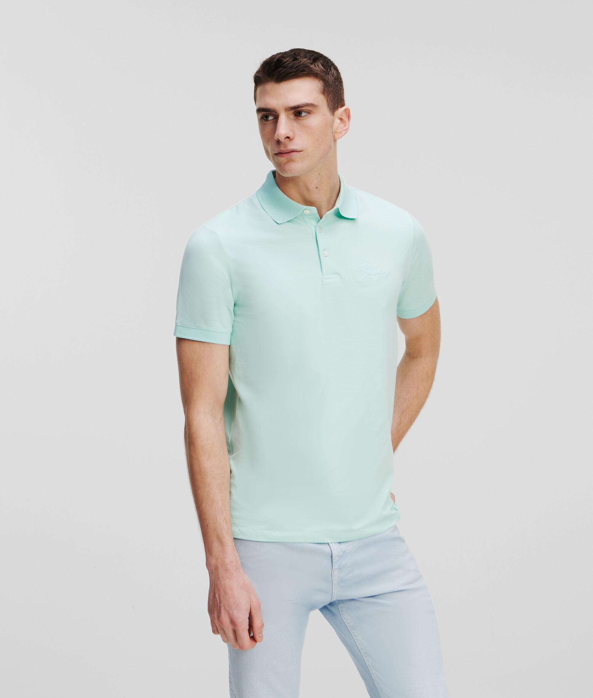 Polo à logo ton sur ton