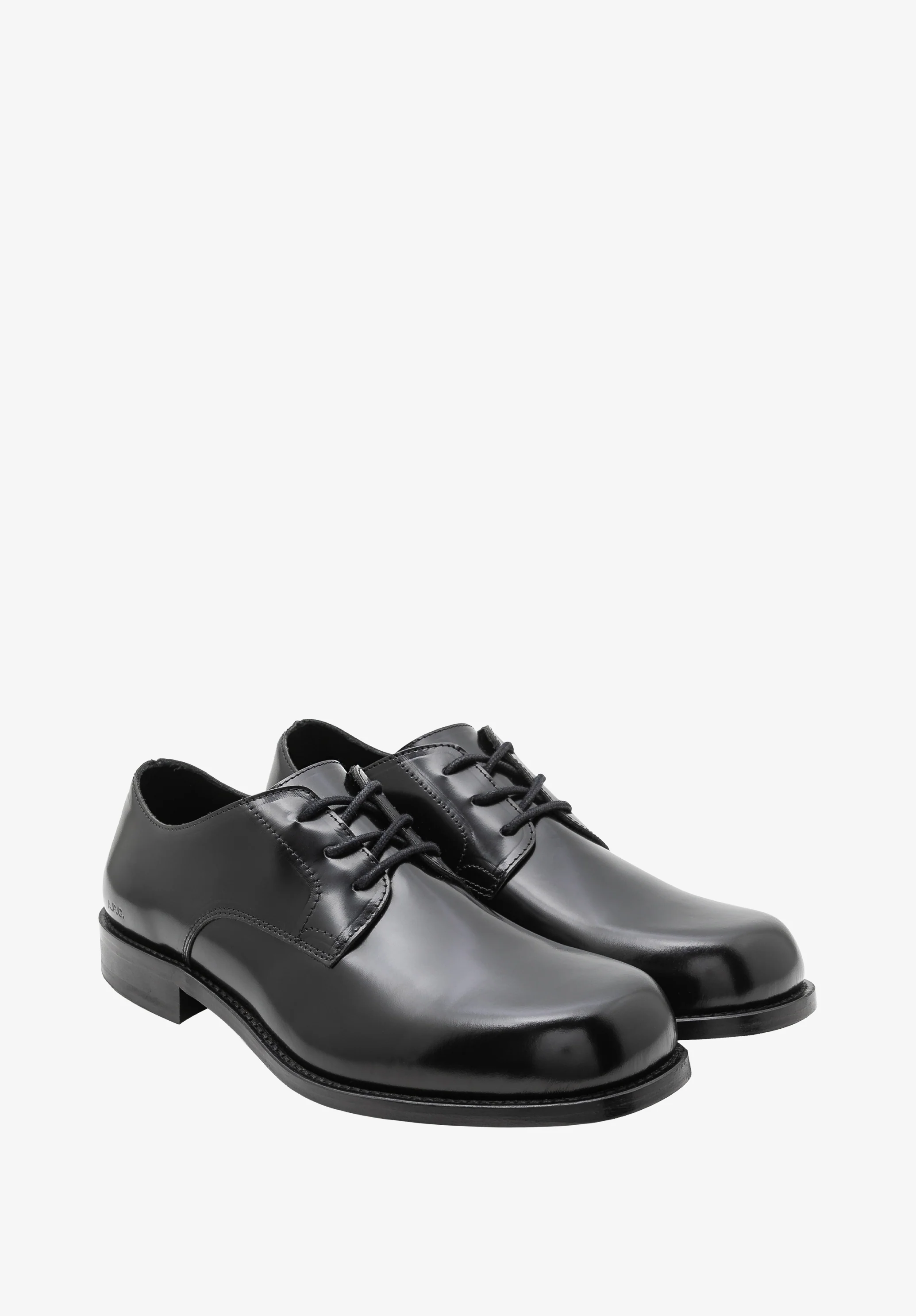 Derbies en cuir glacé. - Noir
