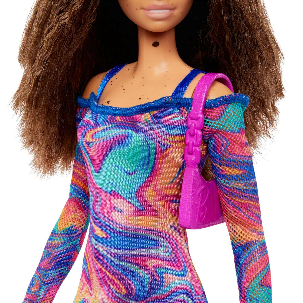 Barbie Fashionistas Puppe 206 – Gekräuseltes Haar und Sommersprossen