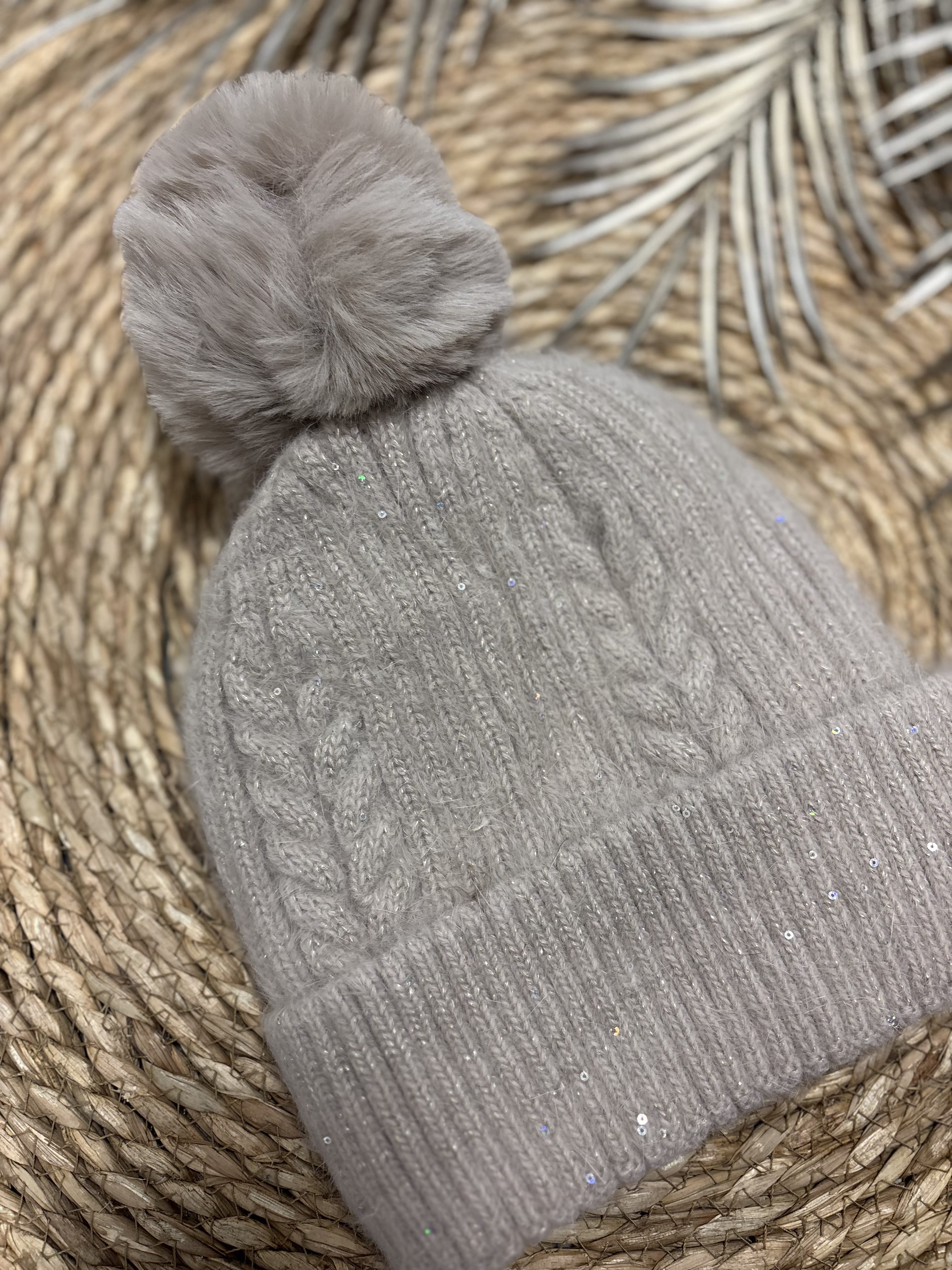 Glitter Muts Met Pom Taupe