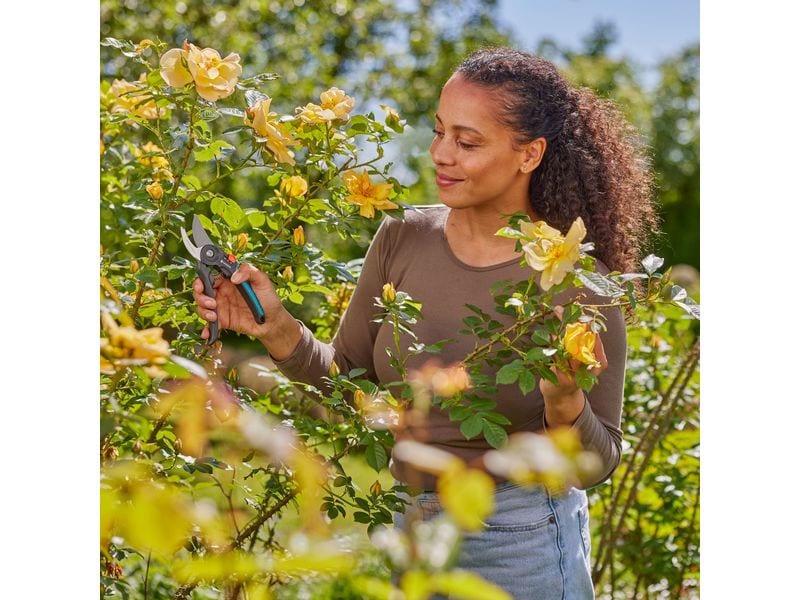GARDENA Gartenschere PremiumCut flex Handliche Premium-Gartenschere mit ergonomischem 2K-SoftGrip-Griff