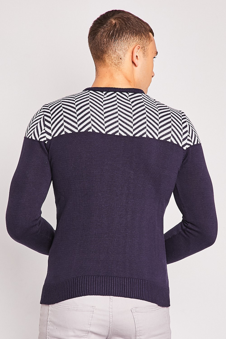 Pull bleu en maille à motifs blancs