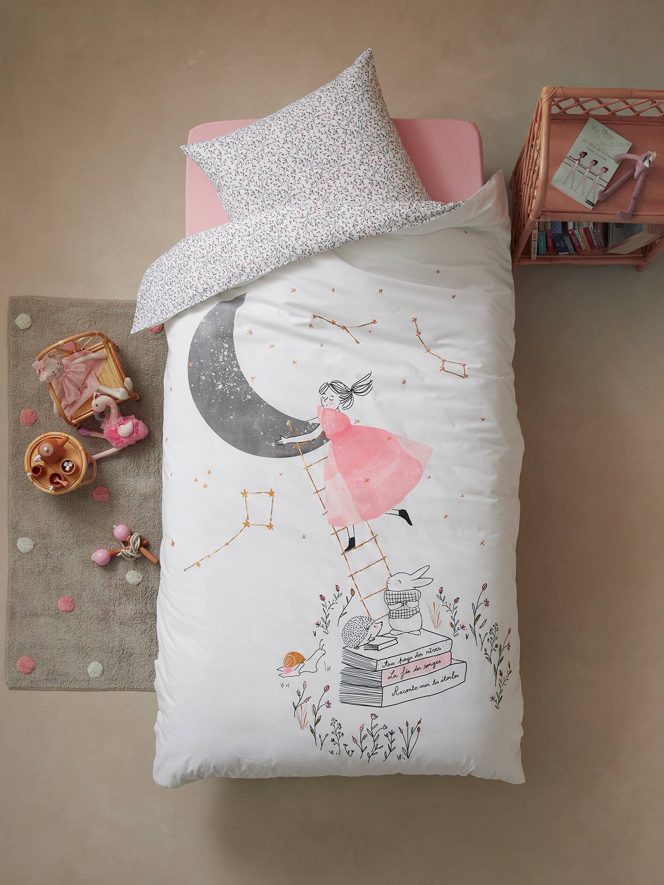 Conjunto de capa de edredom e fronha para bebê TO THE MOON, branco claro liso com estampas.