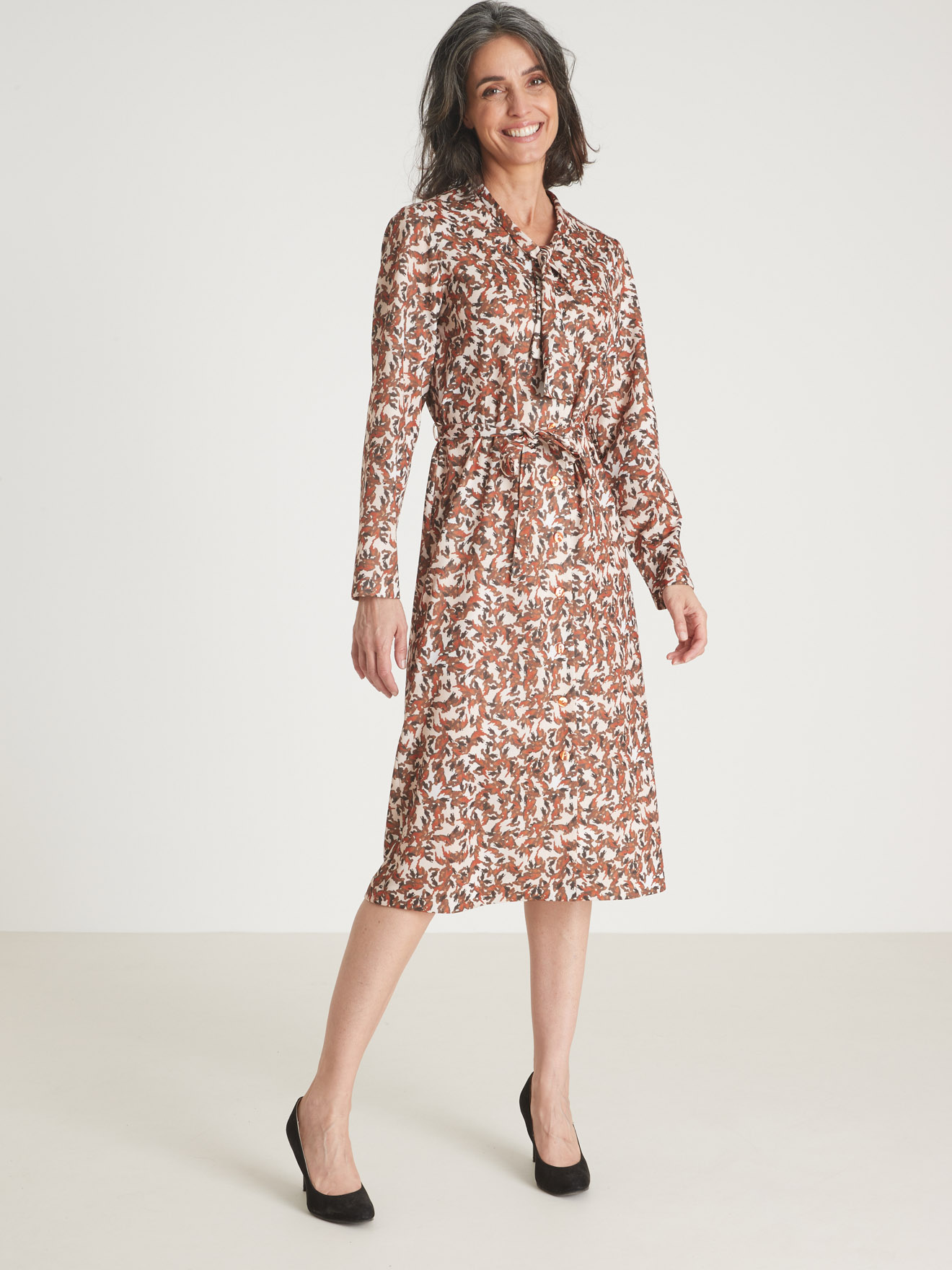Robe élégante en maille col lavallière