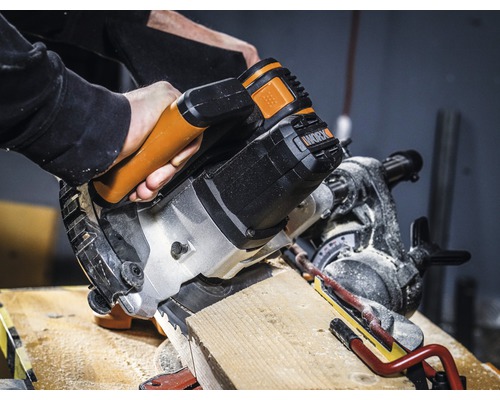 WORX Nitro 20V 216mm WX845.9 snoerloze trek-, verstekzaag, borstelloze motor + GRATIS bonusartikel 20V accu WA3644 (4,0Ah)
