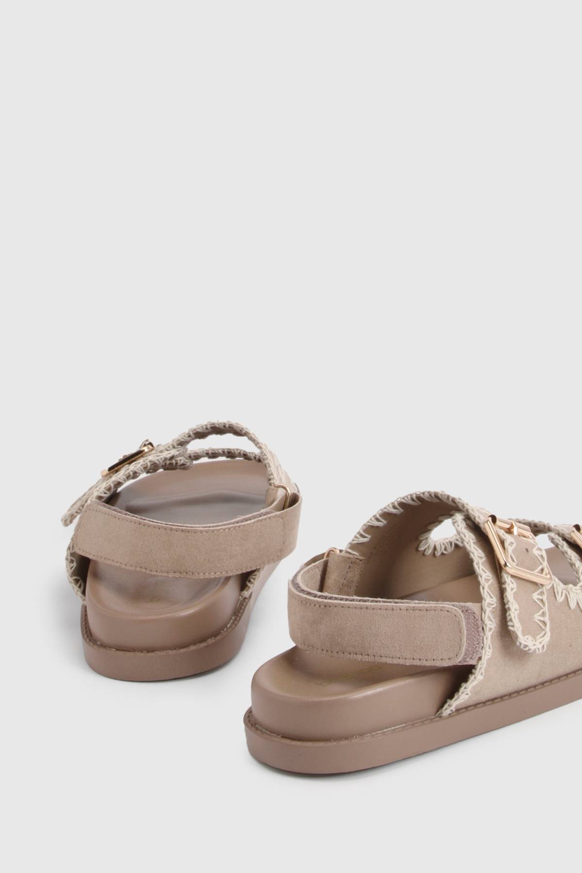 boohoo Sandales En Synthétique À Coutures Contrastées Coupe Large