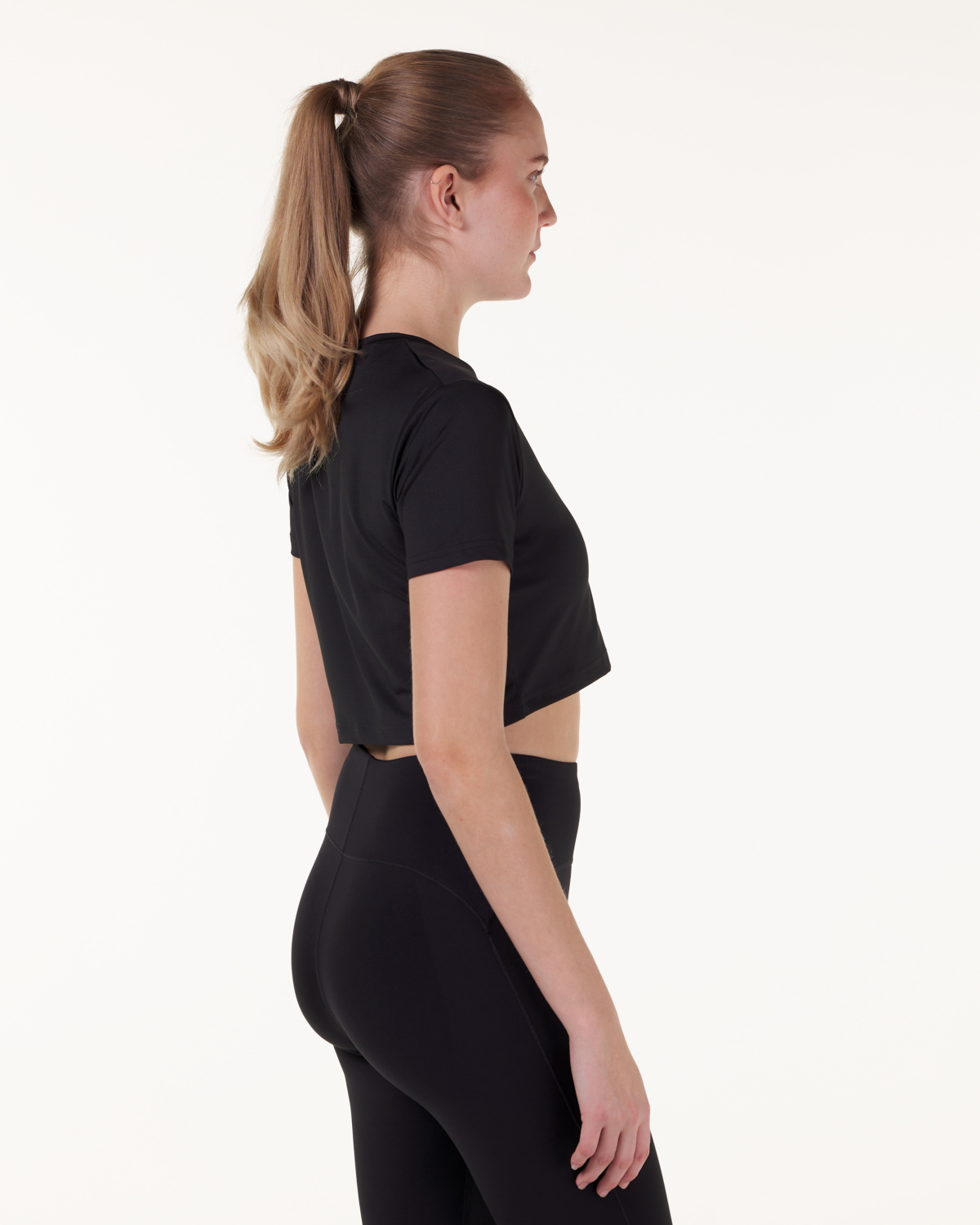 LEVITY Essential Crop T-shirt Black 22