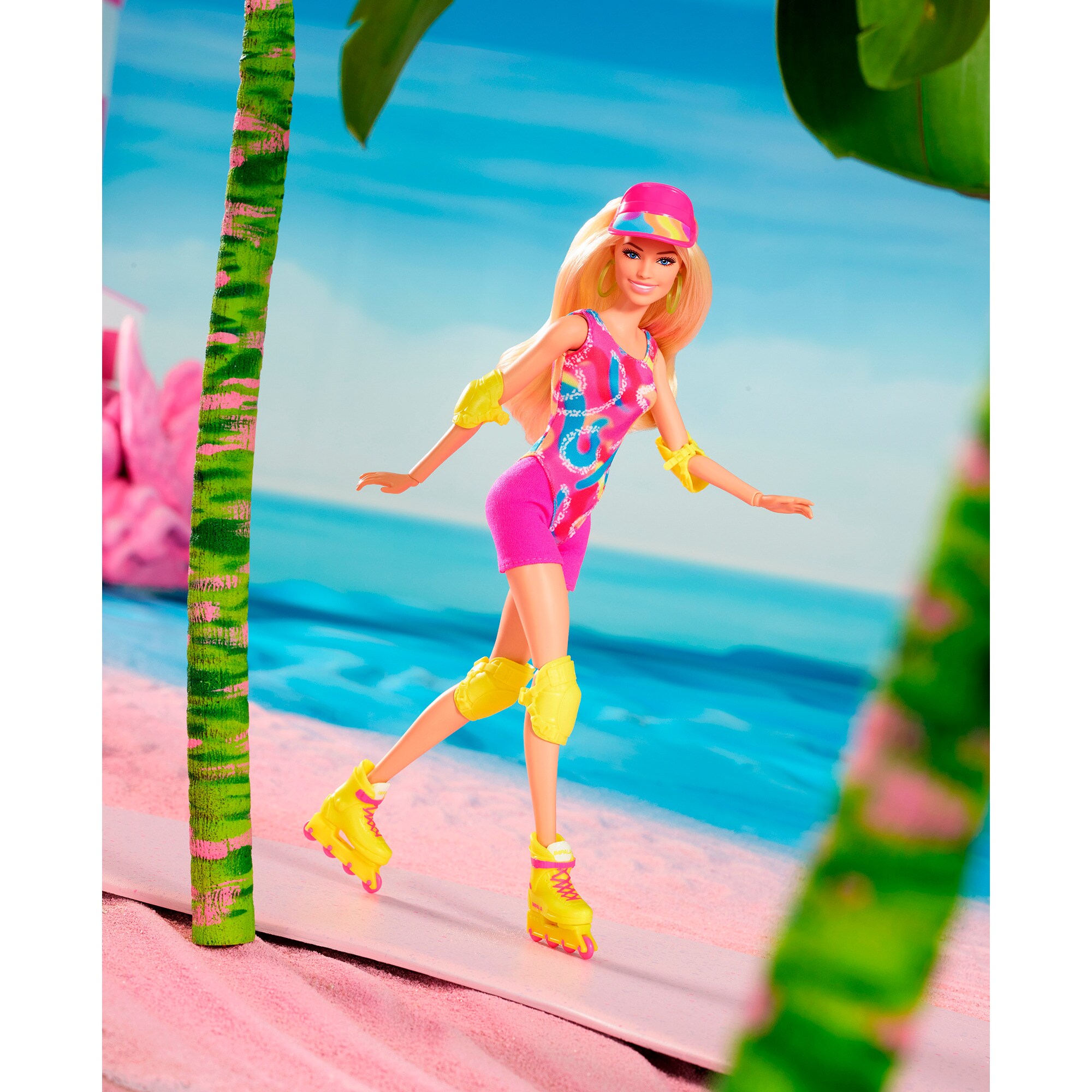 Mattel Puppe Barbie The Movie - Margot Robbie als Barbie: Inlineskating-Sammelpuppe