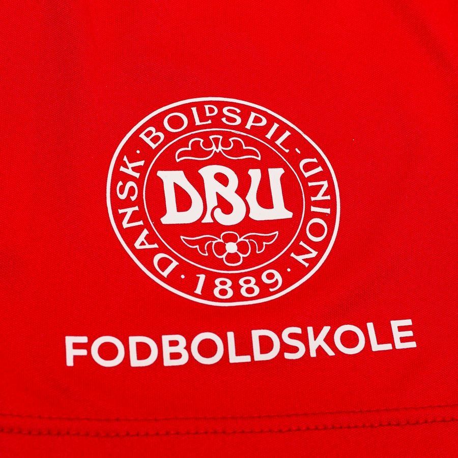 Hummel Short d'Entraînement DBU Fodboldskole 2025 - Rouge/Blanc