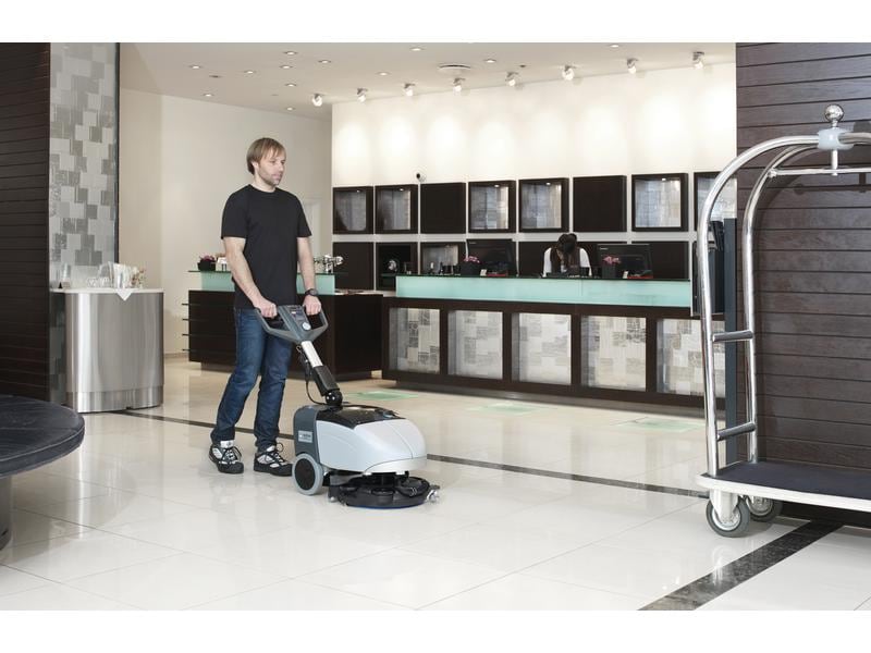 Nilfisk Akku-Scheuersaugmaschine SC351 Akku-Scheuersaugmaschine mit umweltfreundlichen Optima-Batterien