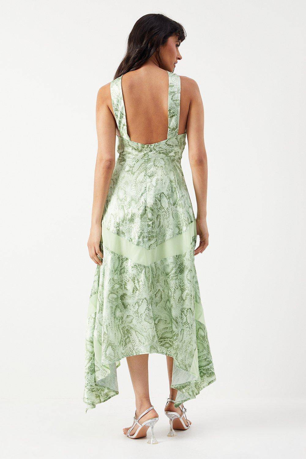 Warehouse Robe Midi à Imprimé synthétique en Satin avec Insert en Mousseline et Ourlet Asymétrique