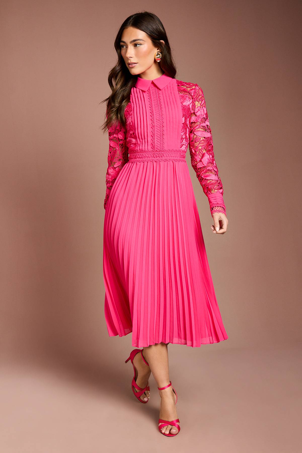 Coast Robe Chemise Mi-Longue à Manches Longues avec Dentelle et Plis