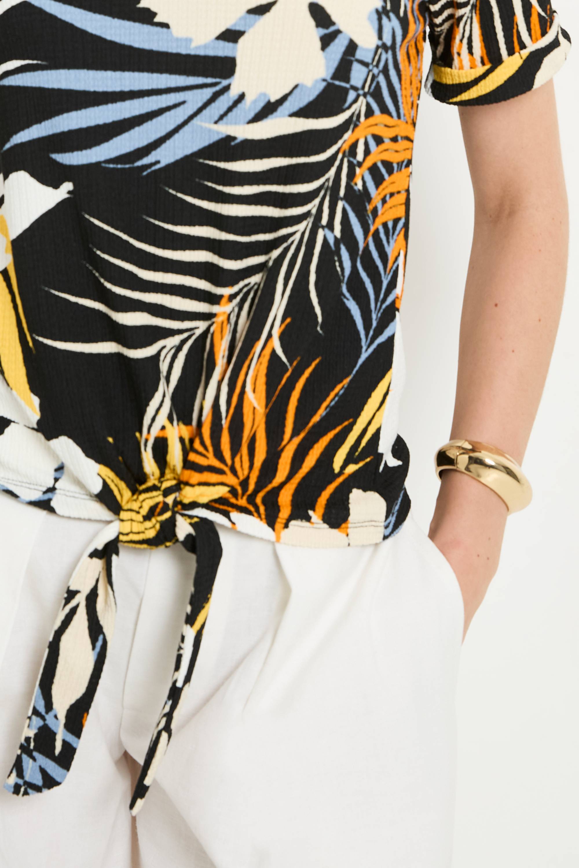 Wallis T-shirt En Jersey Tropical À Col V Avec Détail Noué