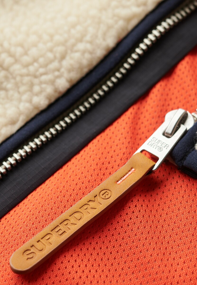 SUPERDRY<br>Lã Sherpa com zíper e bolso