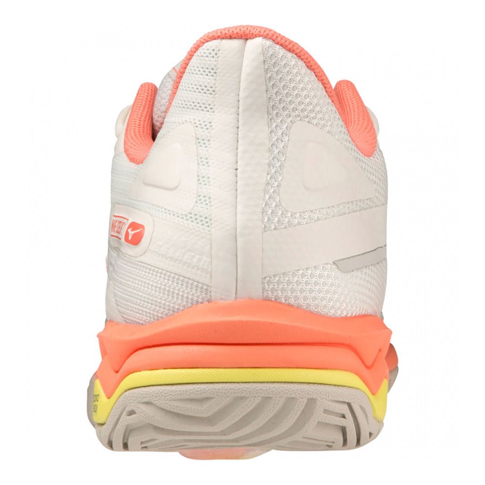 Mizuno WAVE EXCEED LIGHT AC - Chaussures tennis Femme snow white/fusion coral/s.spring