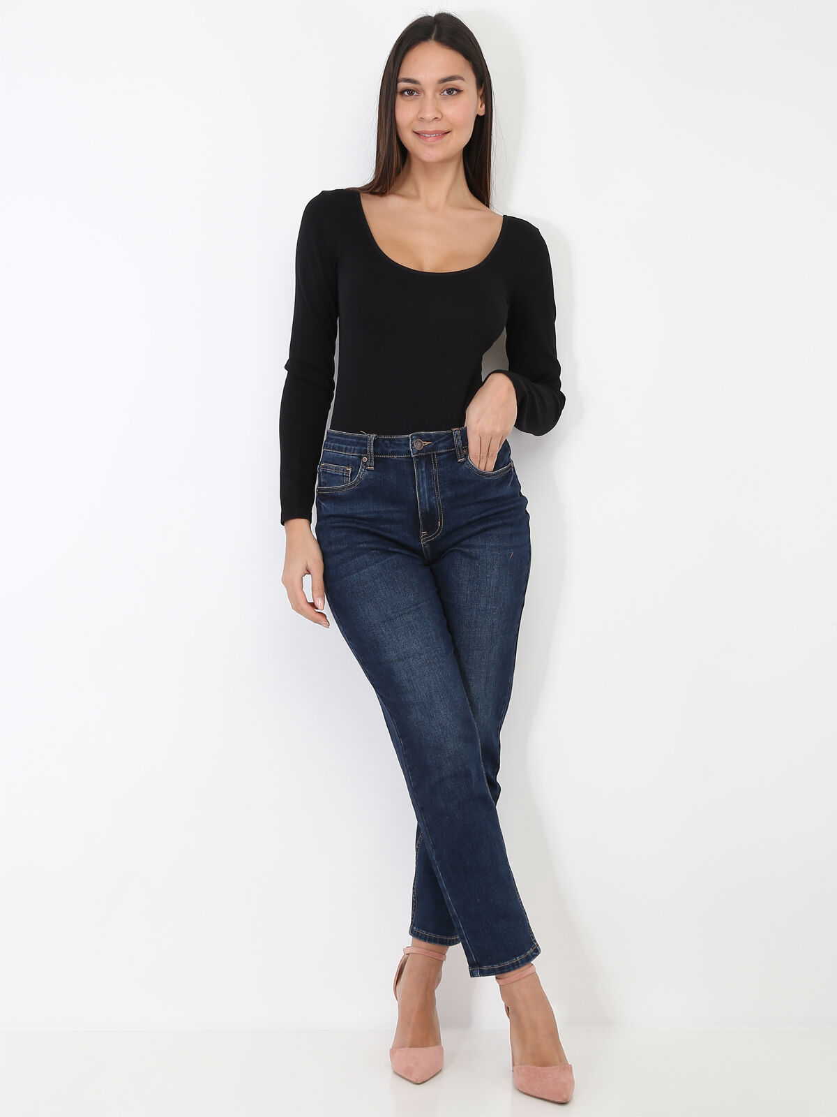 Jeans mom légèrement délavé- Bleu foncé