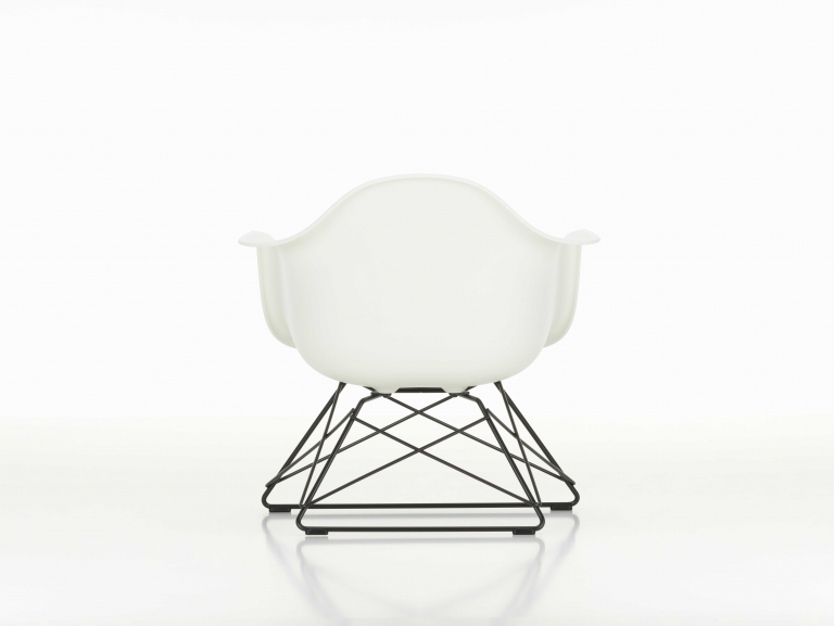 Vitra Eames LAR loungestoel zwart onderstel, Rusty Orange