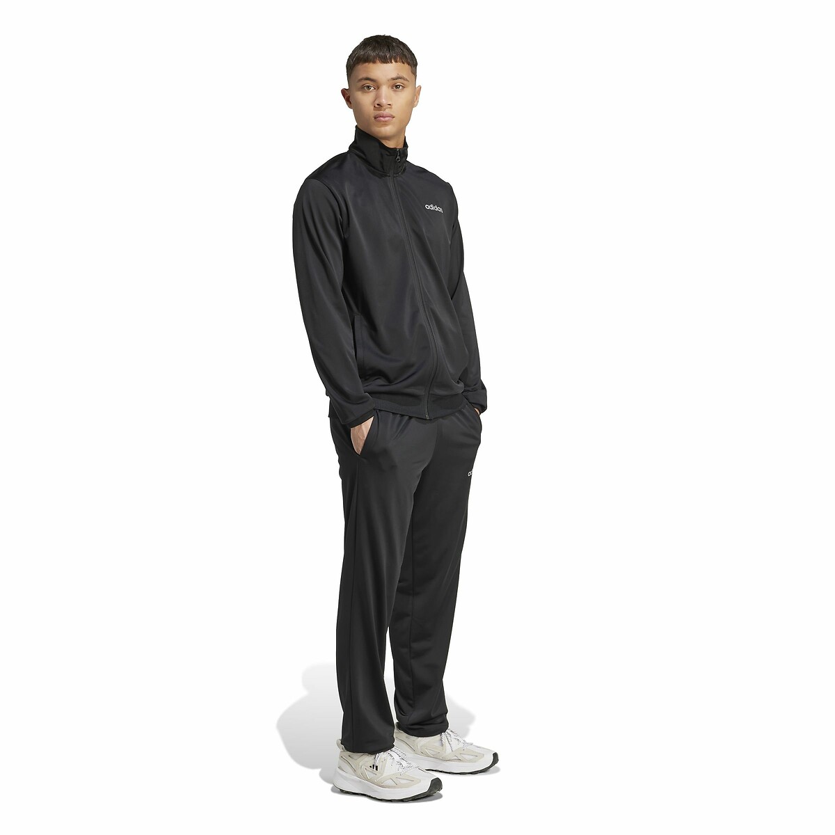 Roupa esportiva Adidas<br>Agasalho de treino com logo linear